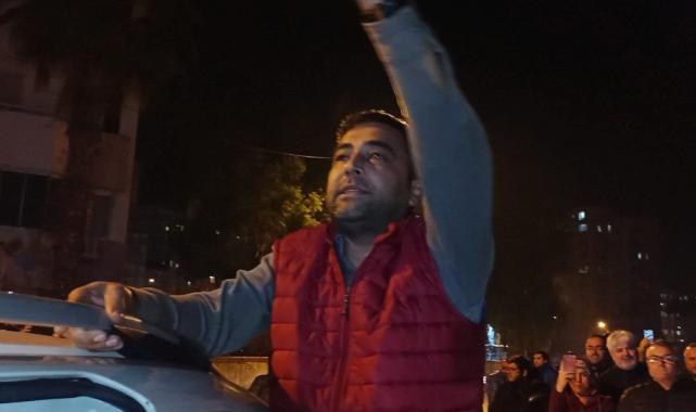 Ferdi Tayfur'un acı haberini alan sevenleri hastane önünde toplandı