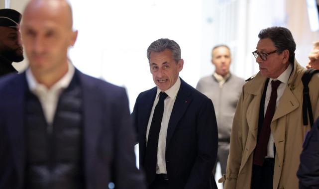 Fransa'nın eski cumhurbaşkanı Sarkozy'nin yargılandığı dava başladı