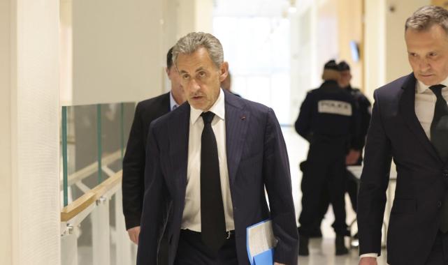Fransa'nın eski cumhurbaşkanı Sarkozy'nin yargılandığı dava başladı