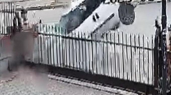 Gaziantep&#039;te kullandığı araçla fabrikanın duvarına çarpan genç öldü