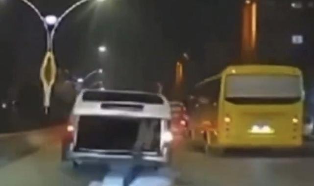 Gaziantep'te seyir halindeki aracın bagajından yola düştü