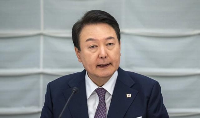 Güney Kore'de gözaltına alınan Yoon ifade vermeyi reddediyor