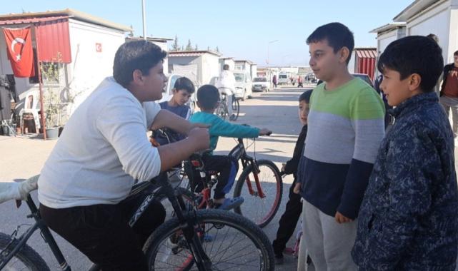 Hatay'da depremzede çocuğun bisikleti çalındı