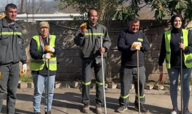 Hatay'da temizlik işçilerinin sosyal medya akımı paylaşımı ilgi odağı oldu
