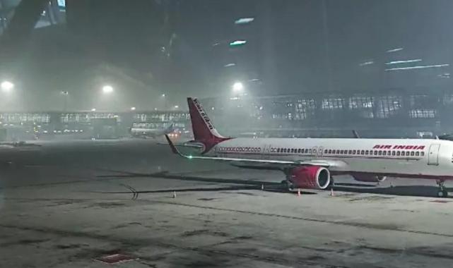 Hindistan'da hava kirliliği alarmı:  Görüş mesafesi neredeyse sıfıra düştü