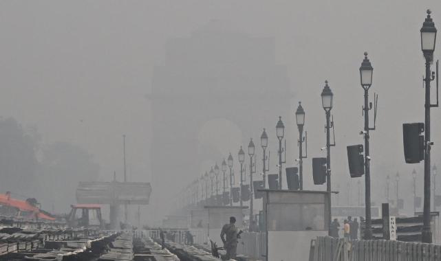 Hindistan'da hava kirliliği alarmı:  Görüş mesafesi neredeyse sıfıra düştü