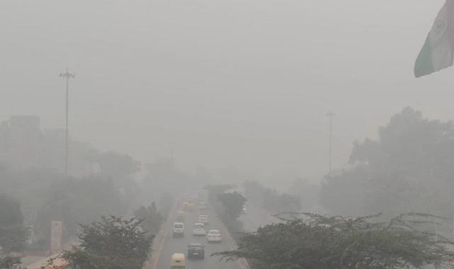 Hindistan'da hava kirliliği alarmı:  Görüş mesafesi neredeyse sıfıra düştü