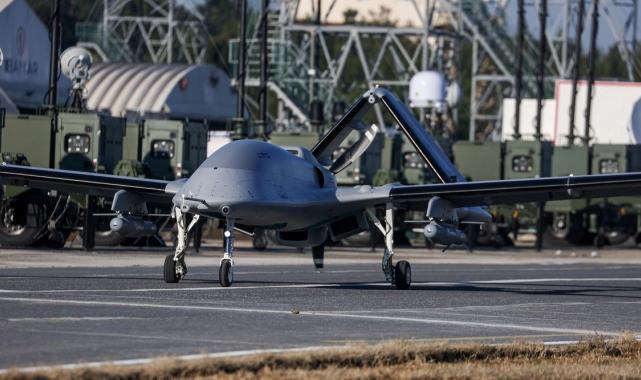 İlk kez silahlanan Bayraktar TB3 hedefi tam isabetle vurdu