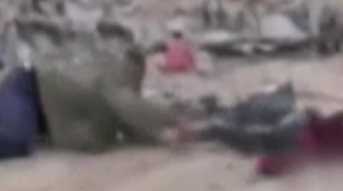 İsrail güçleri vurulan çocuğa yardım eden kişiye ateş açtı