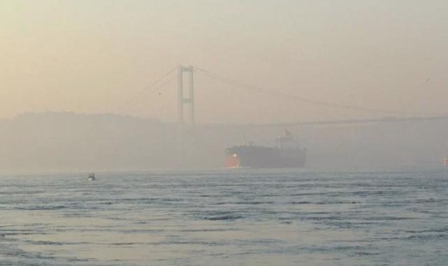İstanbul Boğazı sis altında: Görüş mesafesi düştü