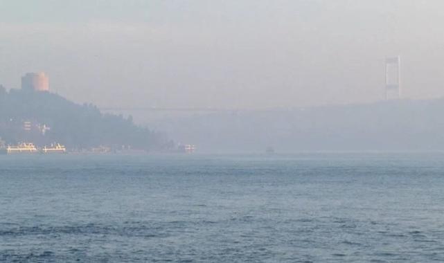İstanbul Boğazı sis altında: Görüş mesafesi düştü