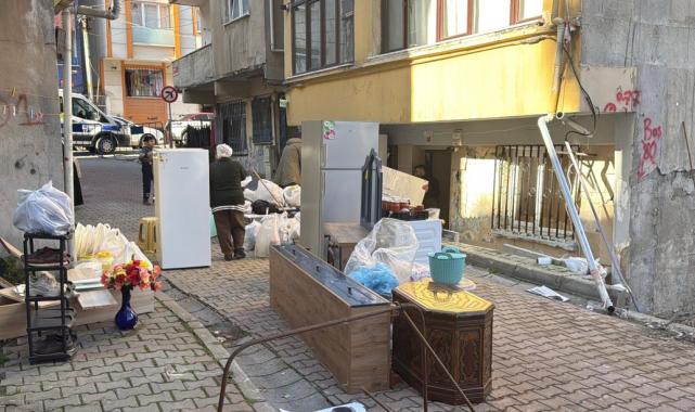 İstanbul Kağıthane’de bir binada yanındaki inşaat nedeniyle çatlaklar oluştu