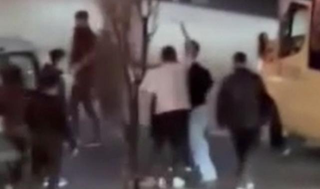 İstanbul Küçükçekmece'de yol verme tartışması tekme tokatlı kavgaya dönüştü