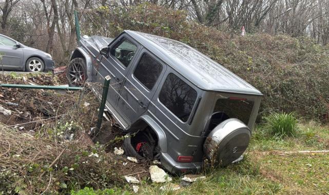 İstanbul'da İranlı iş insanının ciple seyyar satıcıya çarptığı anlar