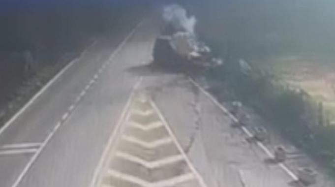 İstanbul&#039;da İranlı iş insanının ciple seyyar satıcıya çarptığı anlar