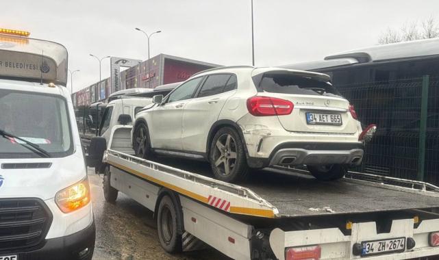 İstanbul'da makaslayan tır kaza yaptı: 1 yaralı