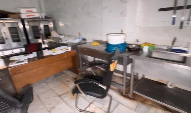 İstanbul'da mühürlen imalathanede pasta üretirken yakalandılar