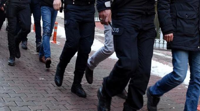 İstanbul&#039;da terör örgütü FETÖ&#039;nün hücre evlerine baskın: 4 gözaltı