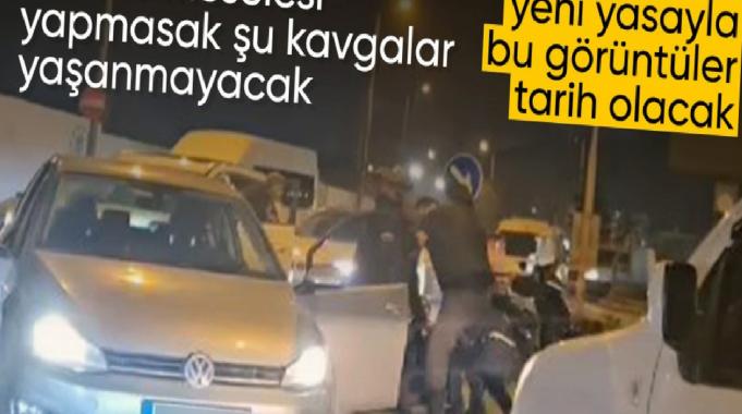 İstanbul'da yol ortasında yumruklu kavga
