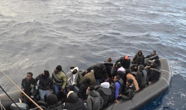 İzmir açıklarında 61 düzensiz göçmen kurtarıldı