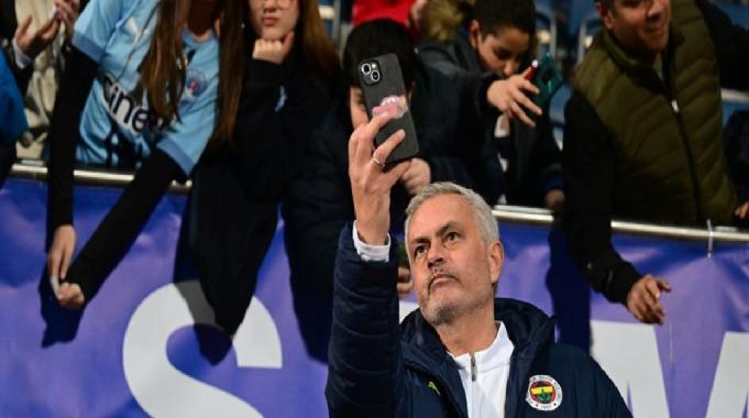 Jose Mourinho'dan Kasımpaşa taraftarına jest!