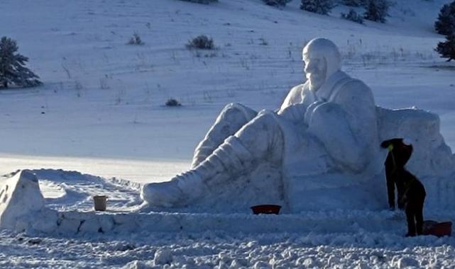 Kars'ta kardan heykeller yapılıyor