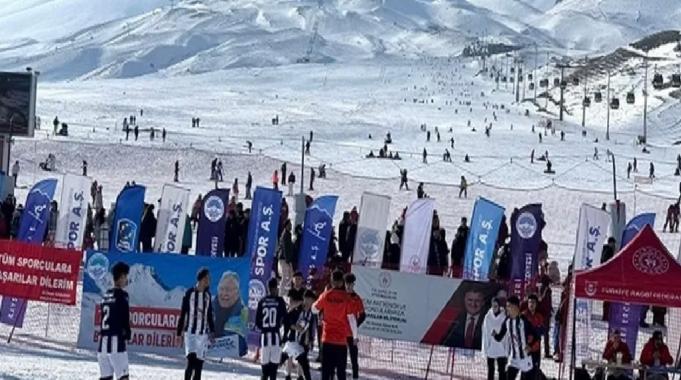 Kayseri Erciyes'te Kar Ragbi heyecanı başladı