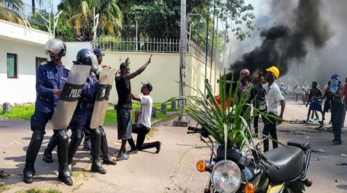 Kongo'da büyükelçiliklere saldırı düzenlendi