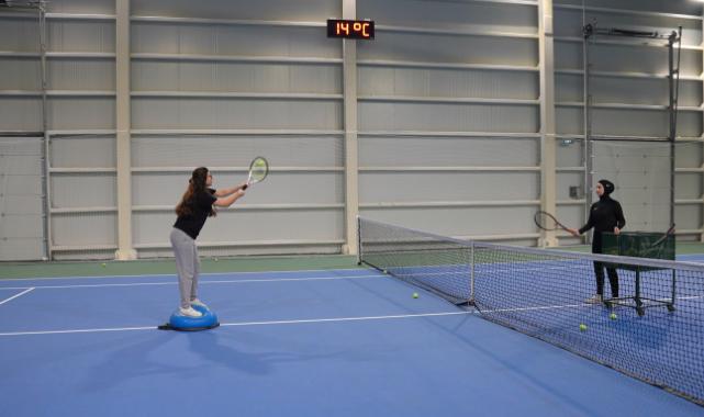 Konya Karatay tenis tutkunlarının yeni mekanı oldu