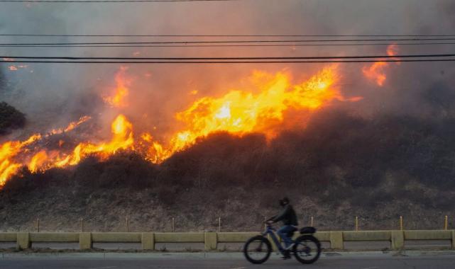 Los Angeles yangını sürüyor: 166 bin kişiye tahliye uyarısı