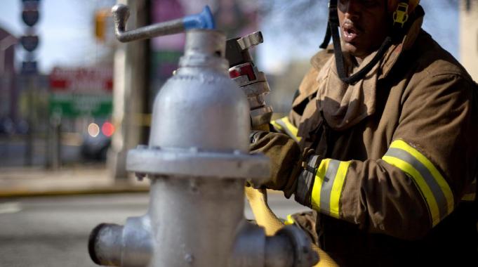 Los Angeles'ın yangın felaketi yaşayan bölgesindeki bazı hidrantlarda su olmadığı açıklandı