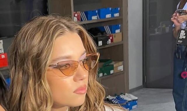 Makyaj odasından paylaşım yapan Afra Saraçoğlu'nu çıplak sandılar