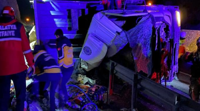 Malatya'da tır kazası: 2 ölü, 1 yaralı