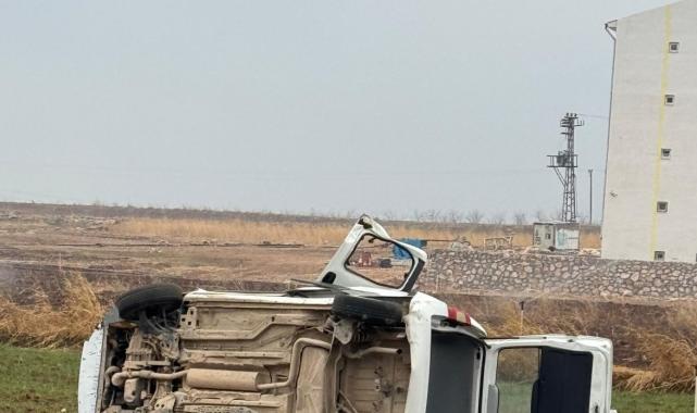 Mardin'de hafif ticari araç, tarlaya uçtu: 2 ölü, 4 yaralı