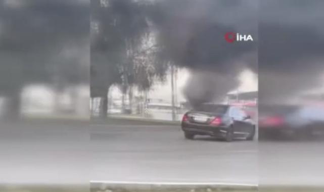 Mersin'de alev alan kamyonet trafikte seyretti