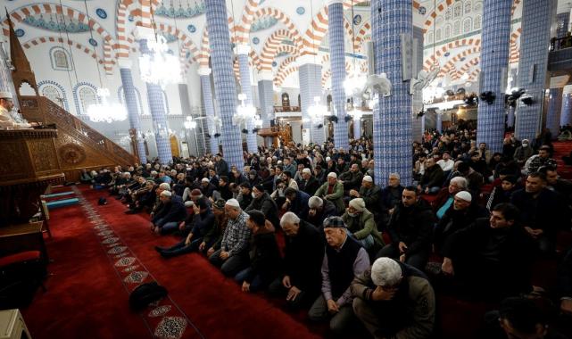 Miraç Kandili yurt genelinde dualarla idrak edildi