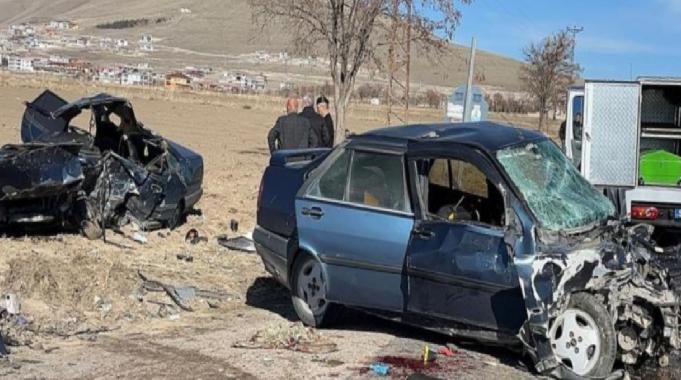 Nevşehir&#039;de Tofaş marka araç baba ve oğluna mezar oldu