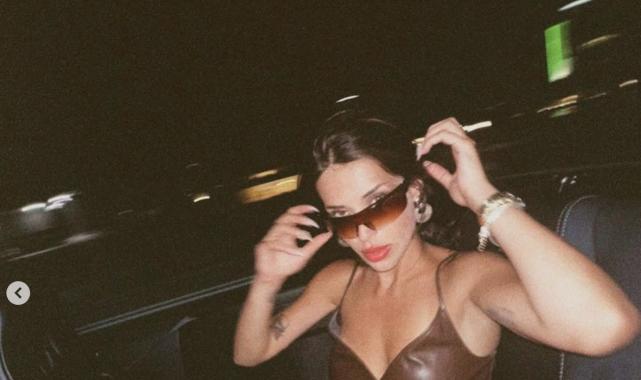 Oyuncu Devrim Özkan'ın nispet pozları! Güzelliği yine yorum aldı