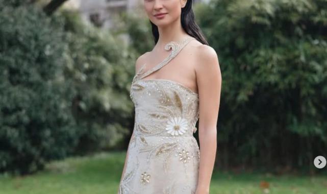 Oyuncu Tuba Büyüküstün Paris'te güzelliğiyle büyüledi