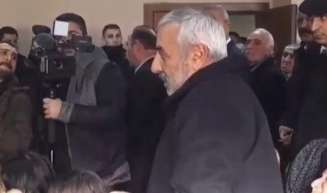Özgür Özel "Halka inip halkın sorunlarını dinlemeniz lazım"diye kendisini eleştiren partiliyle tartıştı