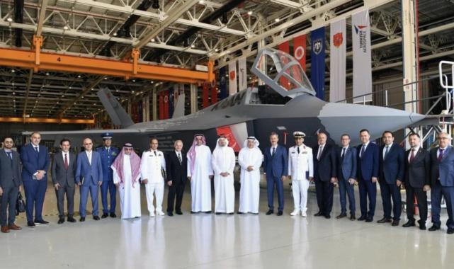 Pakistan medyası, KAAN'ın bayraklı fotoğrafını paylaştı: 2028'de satın alıyoruz