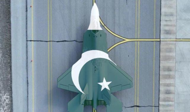 Pakistan medyası, KAAN'ın bayraklı fotoğrafını paylaştı: 2028'de satın alıyoruz