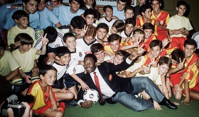 Pele ne zaman, kaç yaşında öldü? Efsane futbolcu Pele'nin ölüm nedeni....