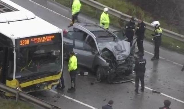 Sancaktepe'de İETT otobüsü ile otomobil çarpıştı: 1 ölü 4 yaralı
