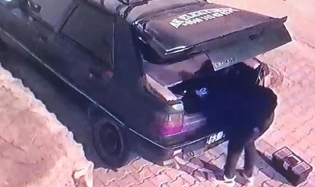 Şanlıurfa'da park halindeki otomobilden hırsızlık kameraya yansıdı