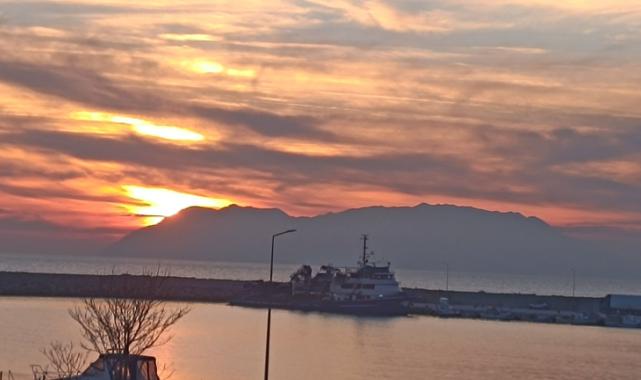 Saros'ta gırgır tekneleri tonlarca balık avlıyor