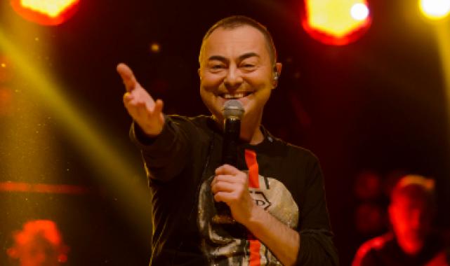 2025'in ilk konserinde hayranları Serdar Ortaç'ı yalnız bırakmadı
