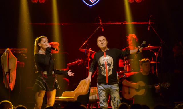 2025'in ilk konserinde hayranları Serdar Ortaç'ı yalnız bırakmadı