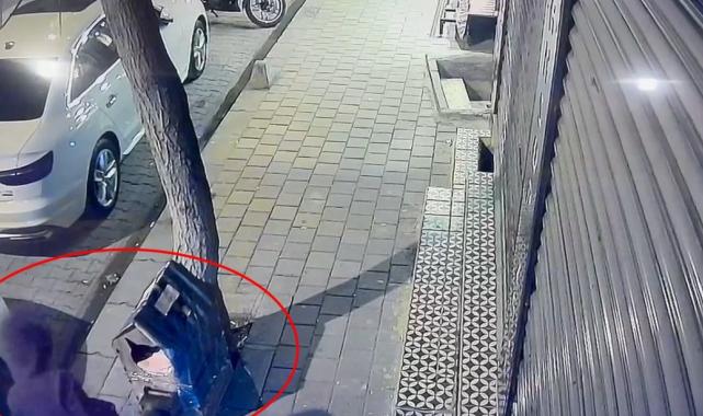 Siirt'te bir şahıs kaldırımdaki kedi evini tekmeleyerek zarar verdi