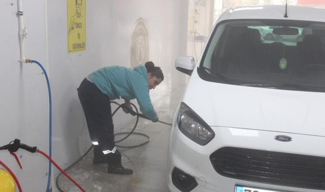 Siirt’te ev kadınları, kooperatif kurarak oto yıkamacı açtı